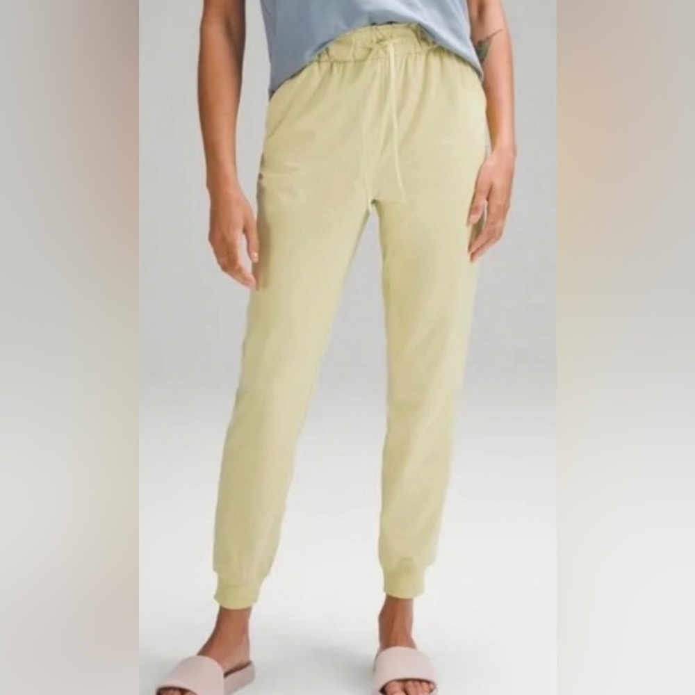 #81 NWT Lululemon Stretch High-Rise Jogger *Full Length Sz 8  Finch Yellow